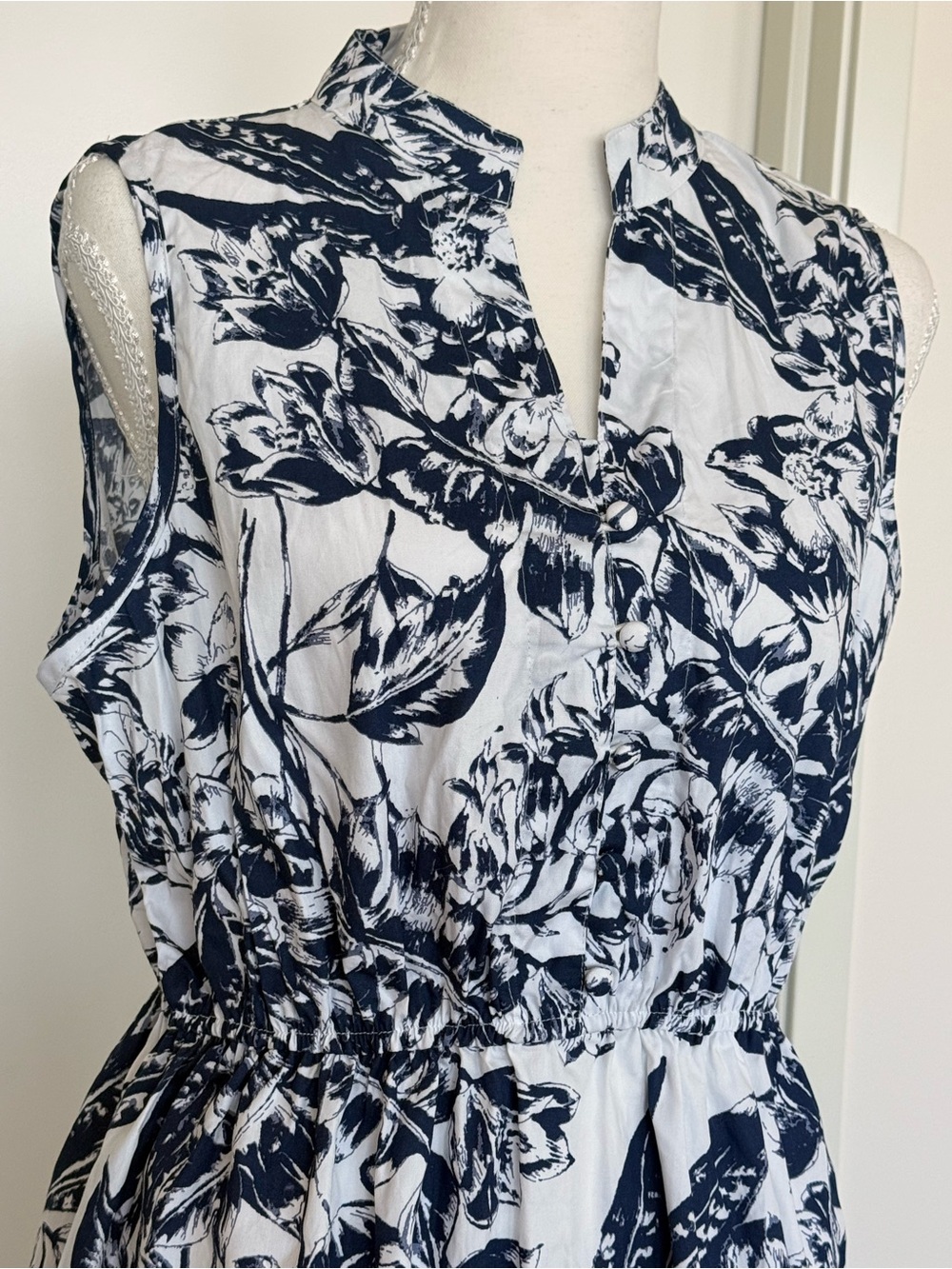 NWT Sleeveless Navy Floral Midi Dress - Size L - Picture 7 of 10